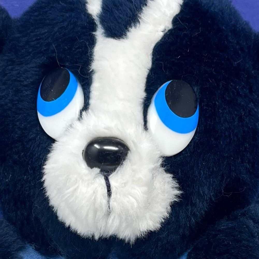 Vintage Skunk 8” Plush “Lil’ Stinkers Need Lots of Love” - Picture 8 of 9